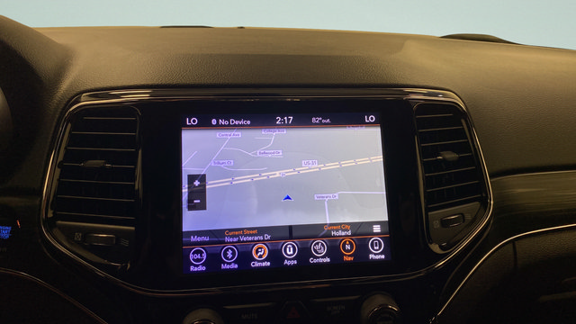 Used 2019 Jeep Grand Cherokee Limited AWD/4WD image 18