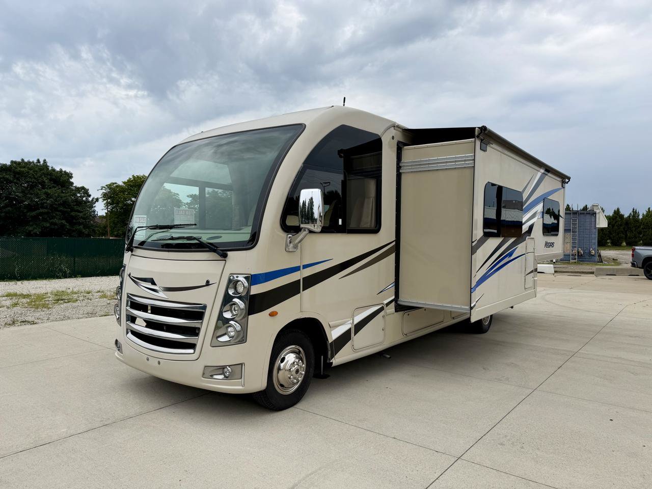 Used 2018 Ford E-450 and Econoline 450 Super Duty w/ A/C Prep Package RWD image 9