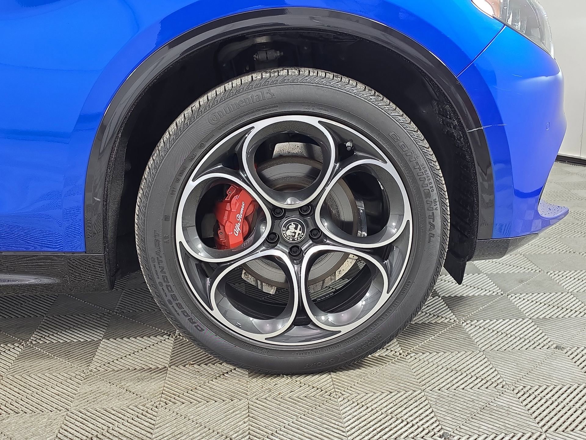 Used 2024 Alfa Romeo Stelvio Veloce AWD/4WD image 10