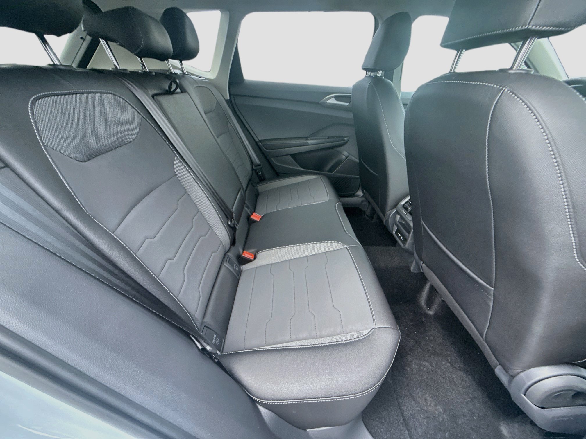 Certified 2021 Volkswagen Atlas Cross Sport SE FWD image 27