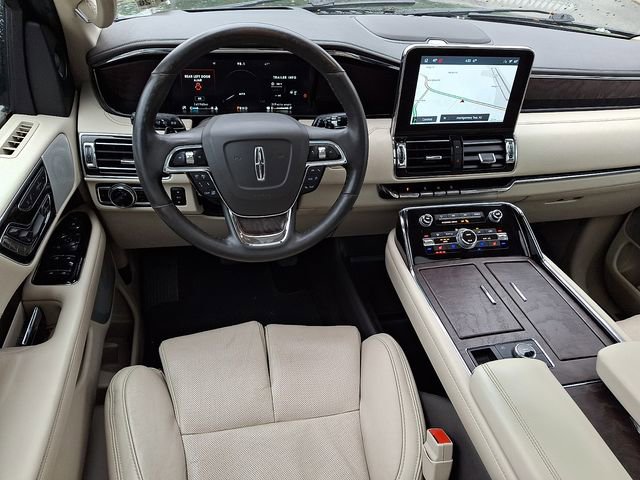 Used 2021 Lincoln Navigator Reserve w/ Luxury Package AWD/4WD image 13