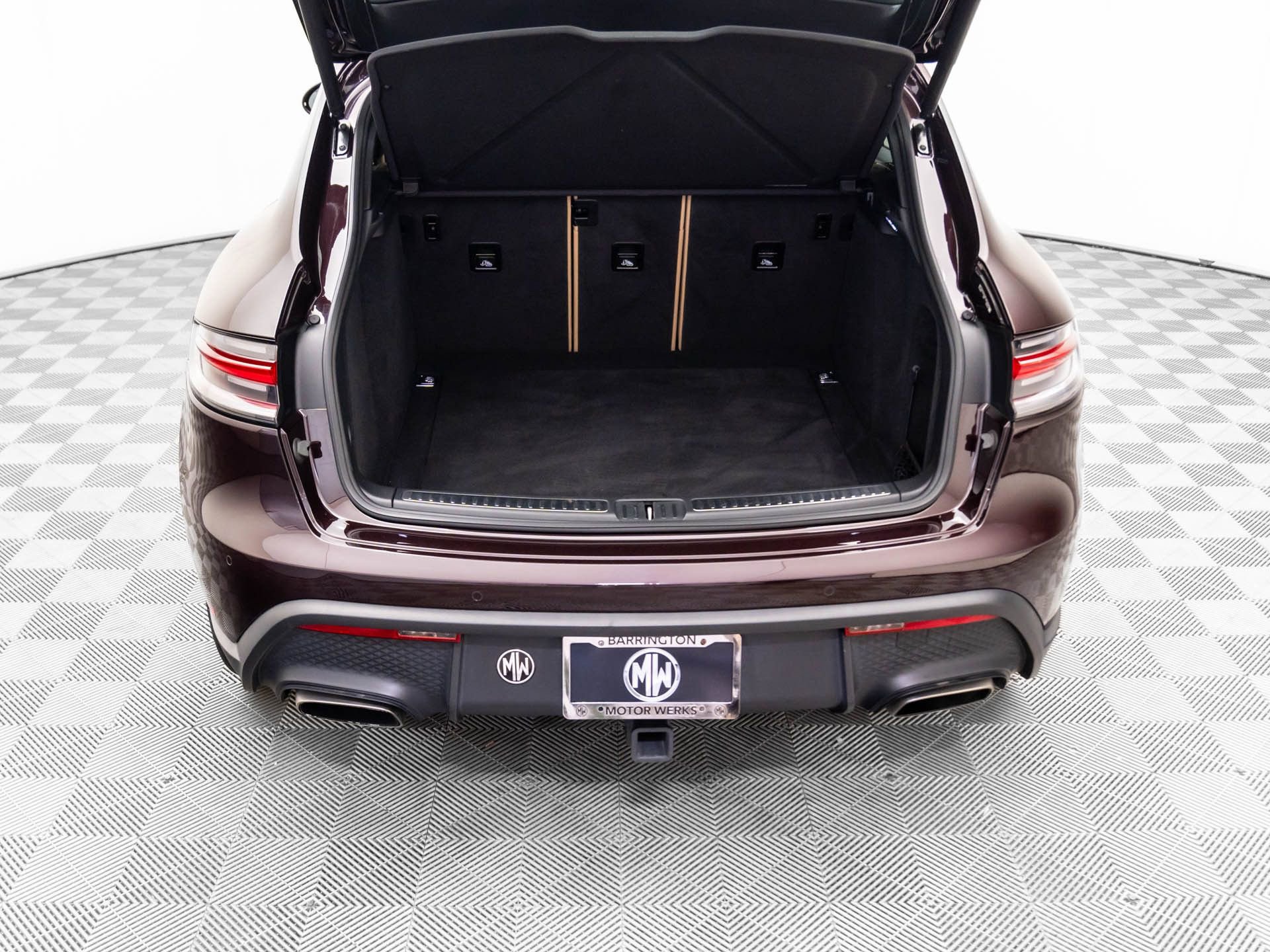 Certified 2023 Porsche Macan image 32