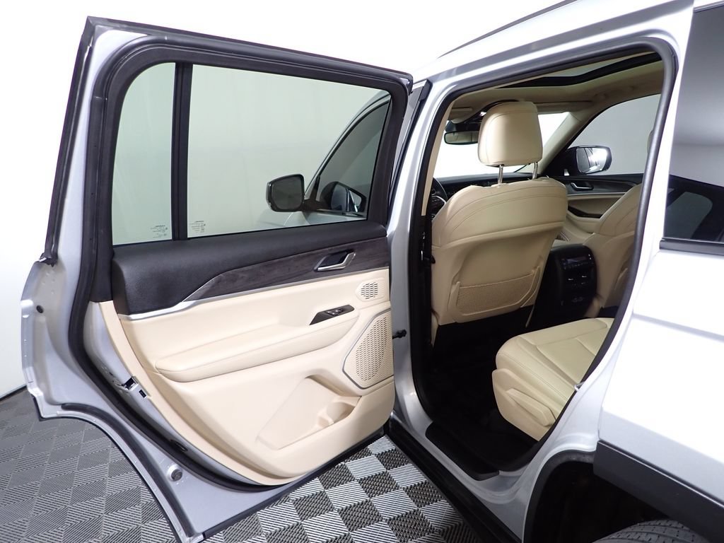 Used 2021 Jeep Grand Cherokee L Limited AWD/4WD image 31