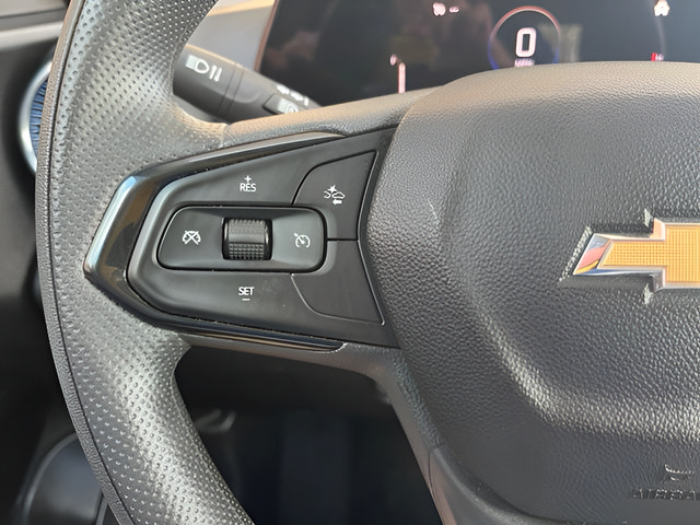 Used 2025 Chevrolet Trax LT FWD image 18