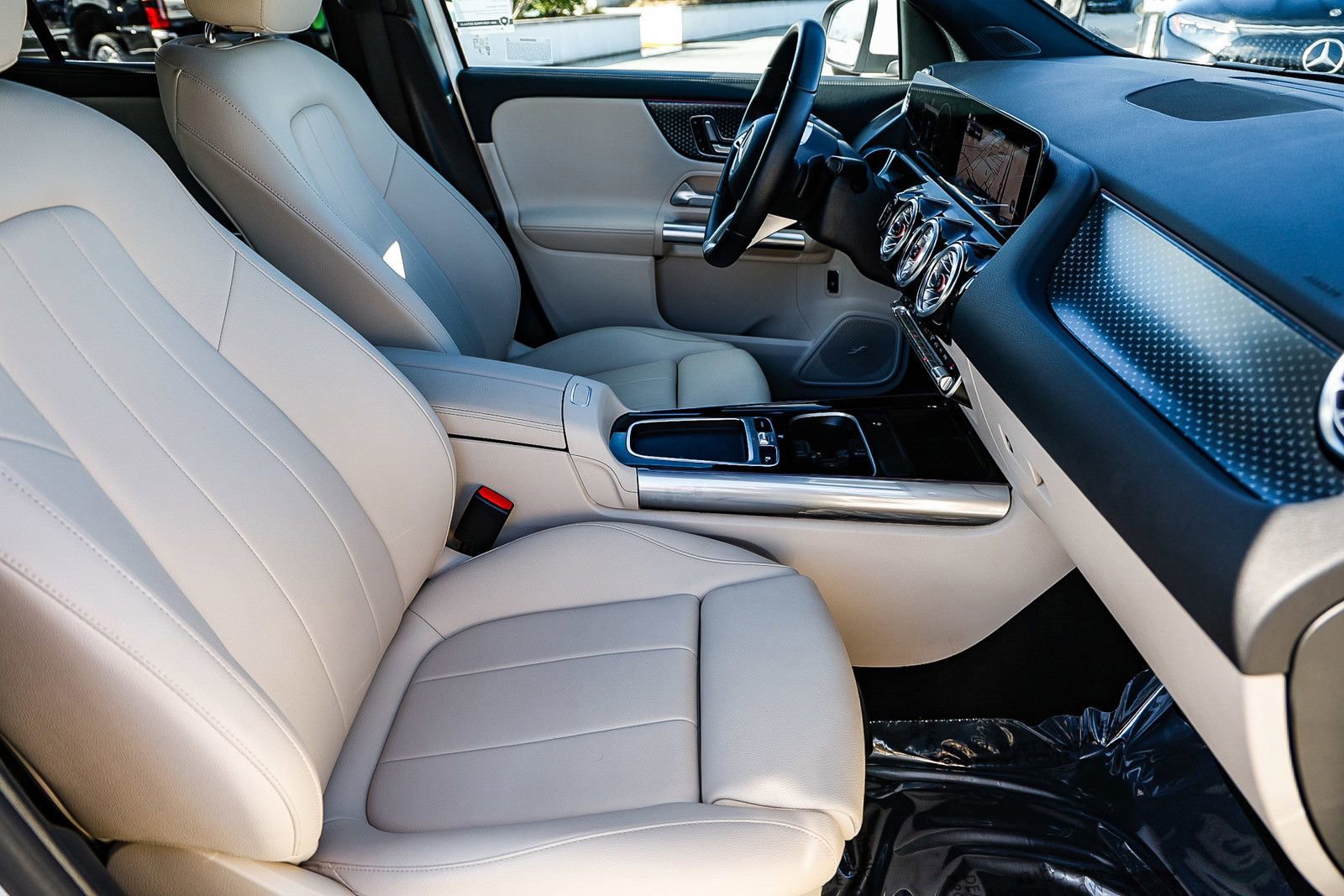 Certified 2025 Mercedes-Benz GLA 250 4MATIC image 13