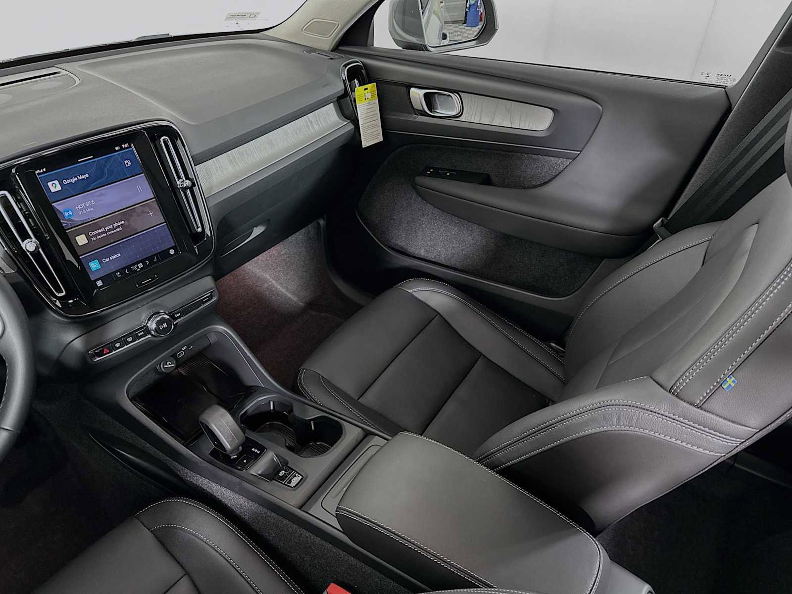 Used 2025 Volvo XC40 B5 Core w/ Protection Package Premier image 22