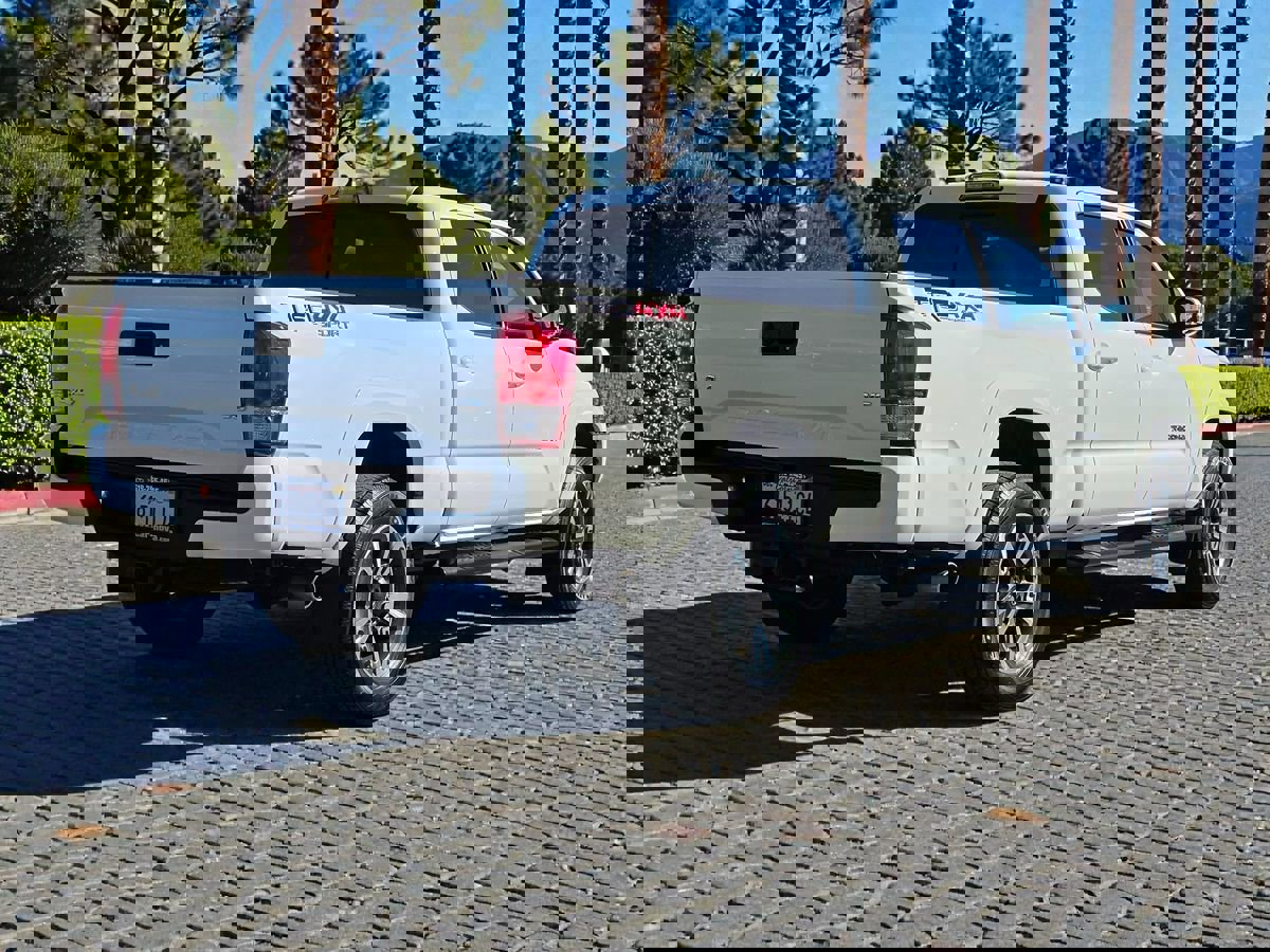 Used 2017 Toyota Tacoma TRD Sport w/ Tow Package image 7