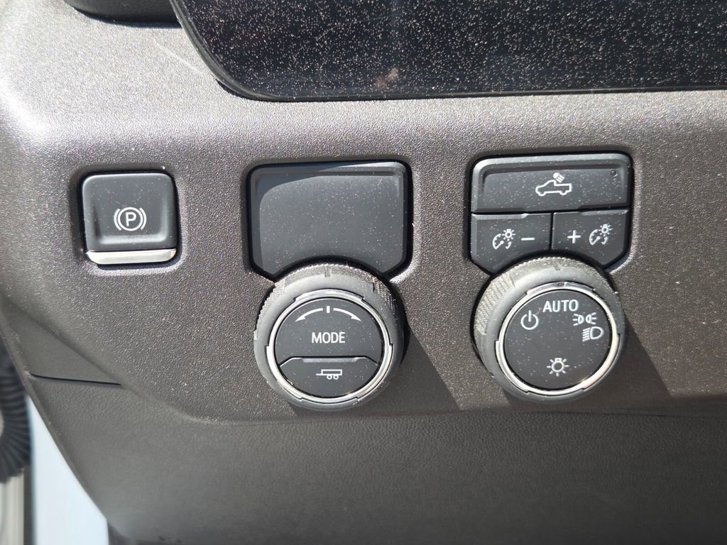 Used 2025 Chevrolet Silverado 1500 LT RWD image 25