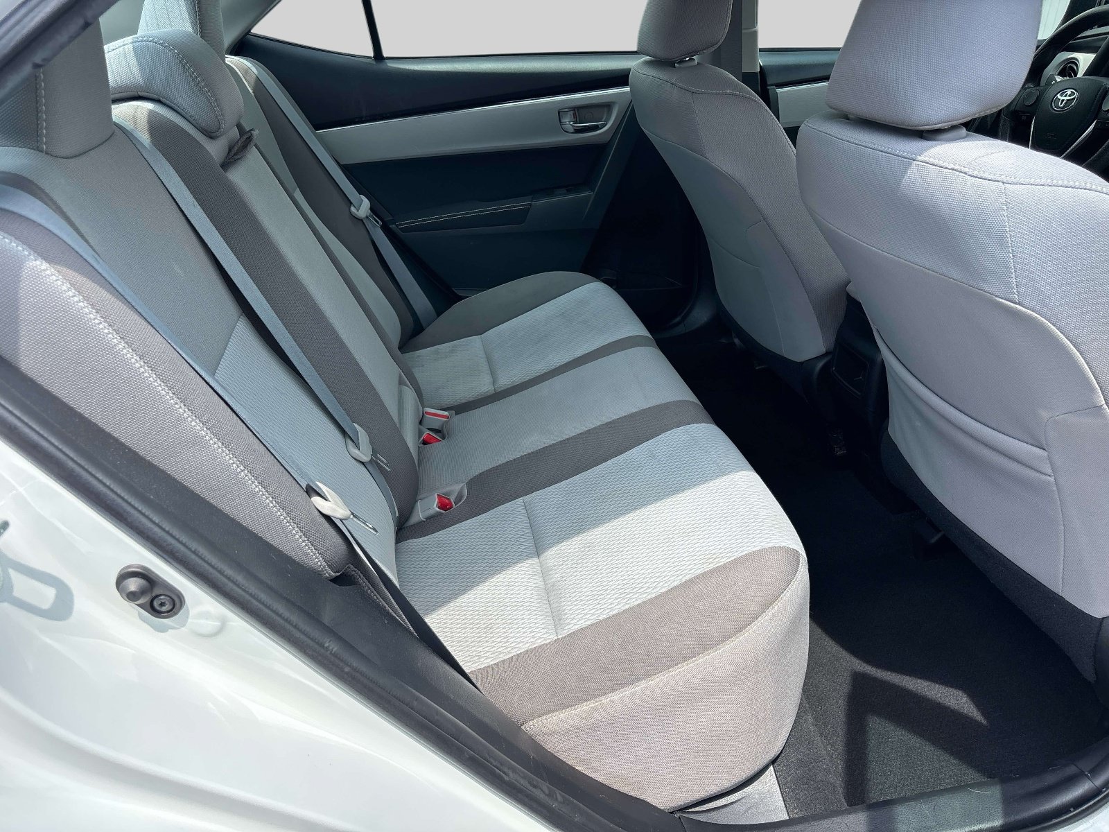 Used 2018 Toyota Corolla LE FWD image 10