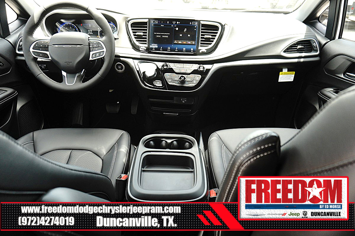 New 2027 Chrysler Pacifica Select FWD image 11