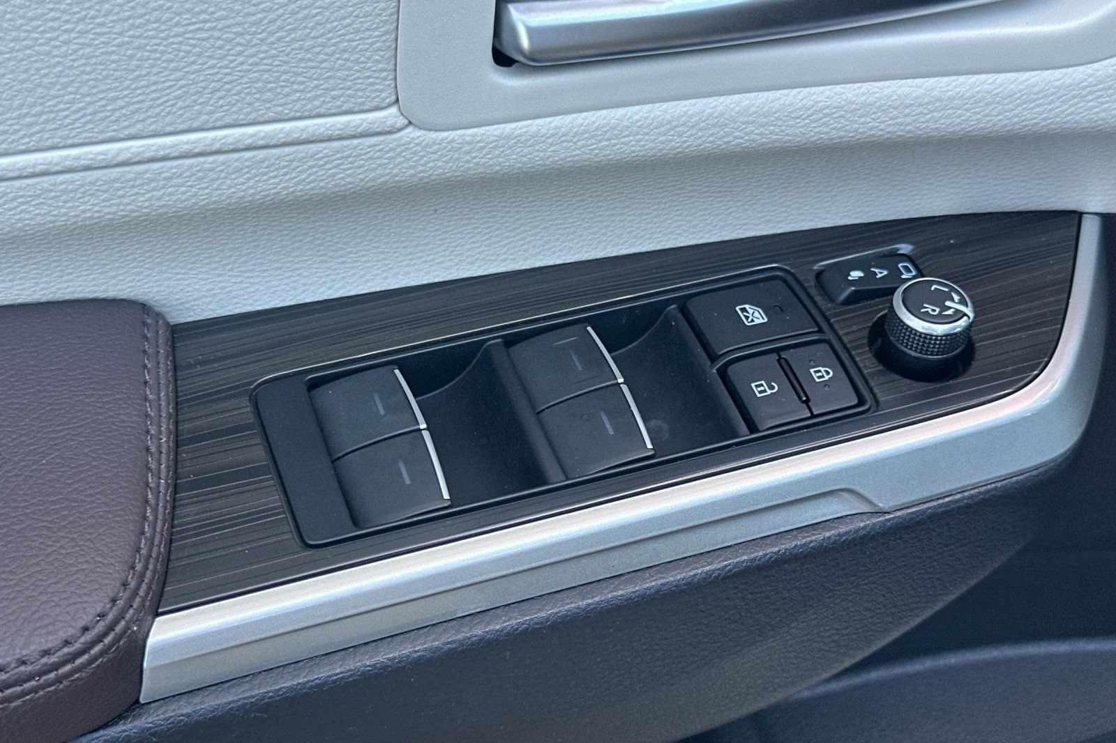 Certified 2023 Toyota Sienna Platinum FWD image 14