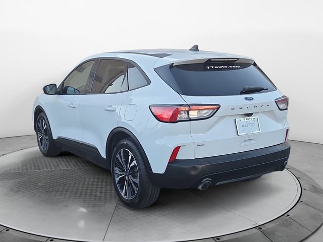 Used 2021 Ford Escape SE w/ SE Sport Appearance Package image 3