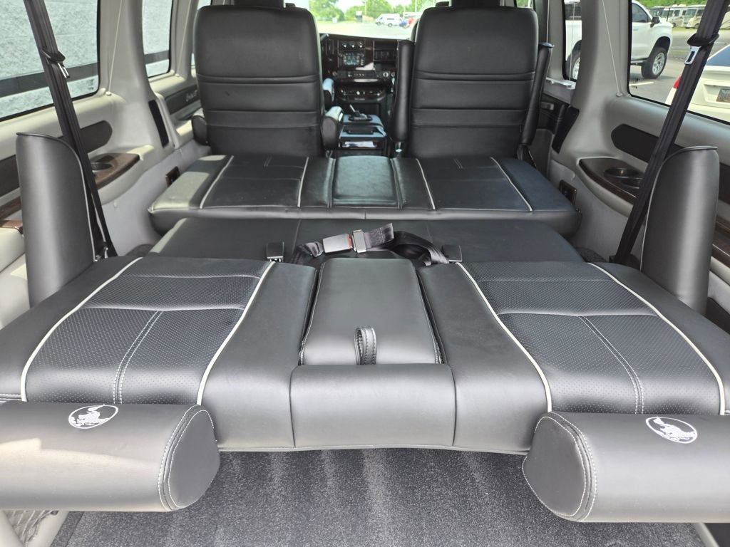 Used 2019 Chevrolet Express 2500 w/ Enhanced Convenience Package image 9