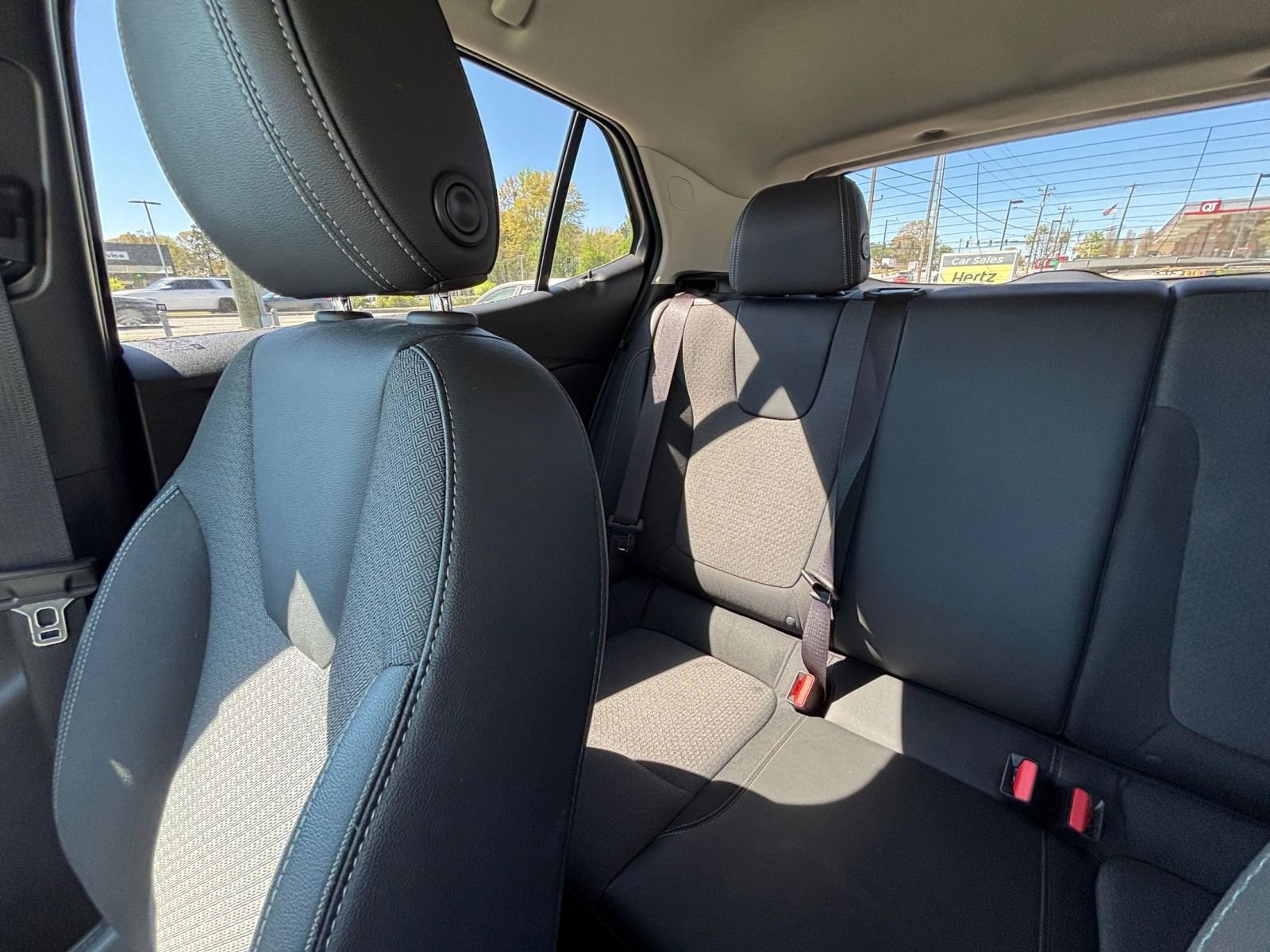 Used 2025 Buick Encore GX Preferred image 40