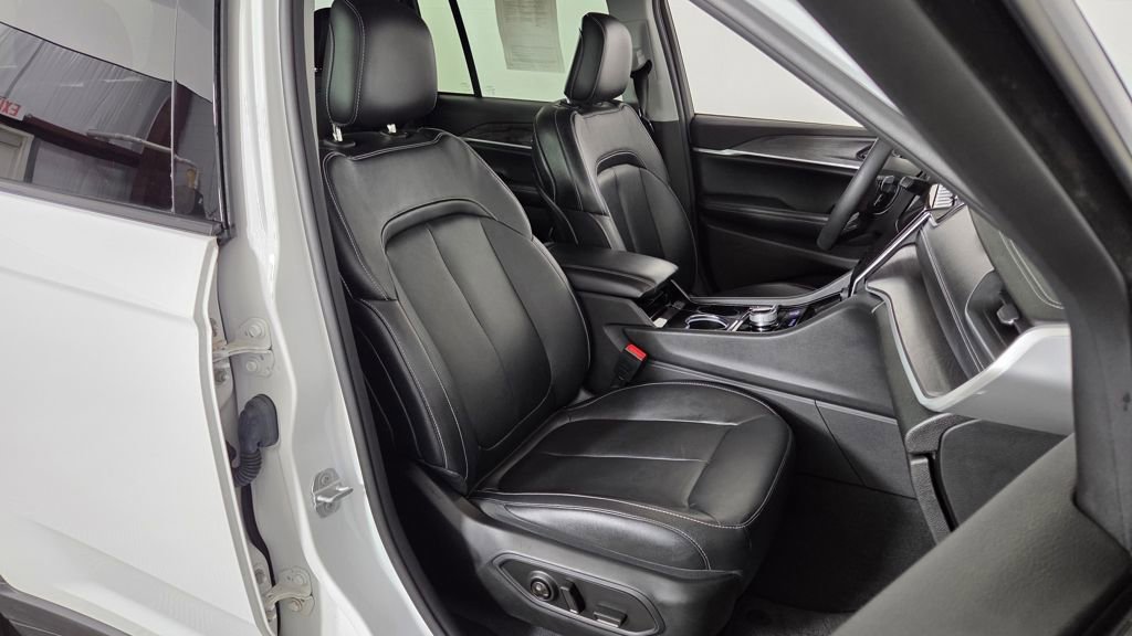 Used 2023 Jeep Grand Cherokee Limited w/ Black Appearance Package image 38