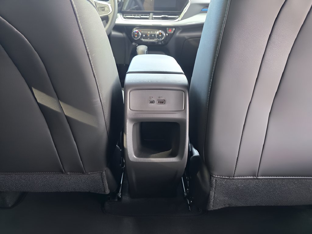 New 2026 Chevrolet Trax LT w/ Midnight Edition FWD image 8