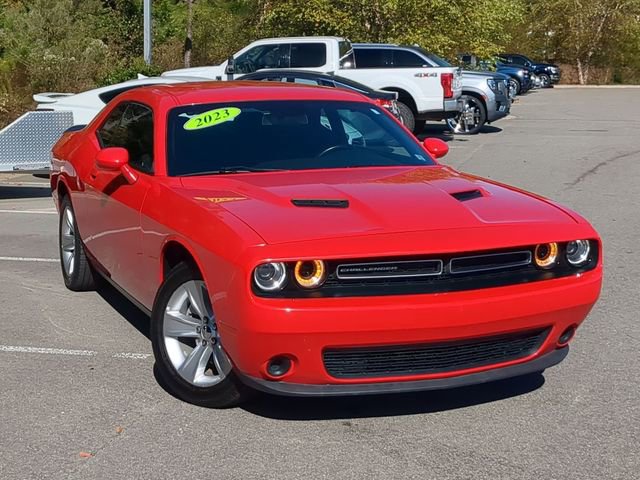 Used 2023 Dodge Challenger SXT image 2
