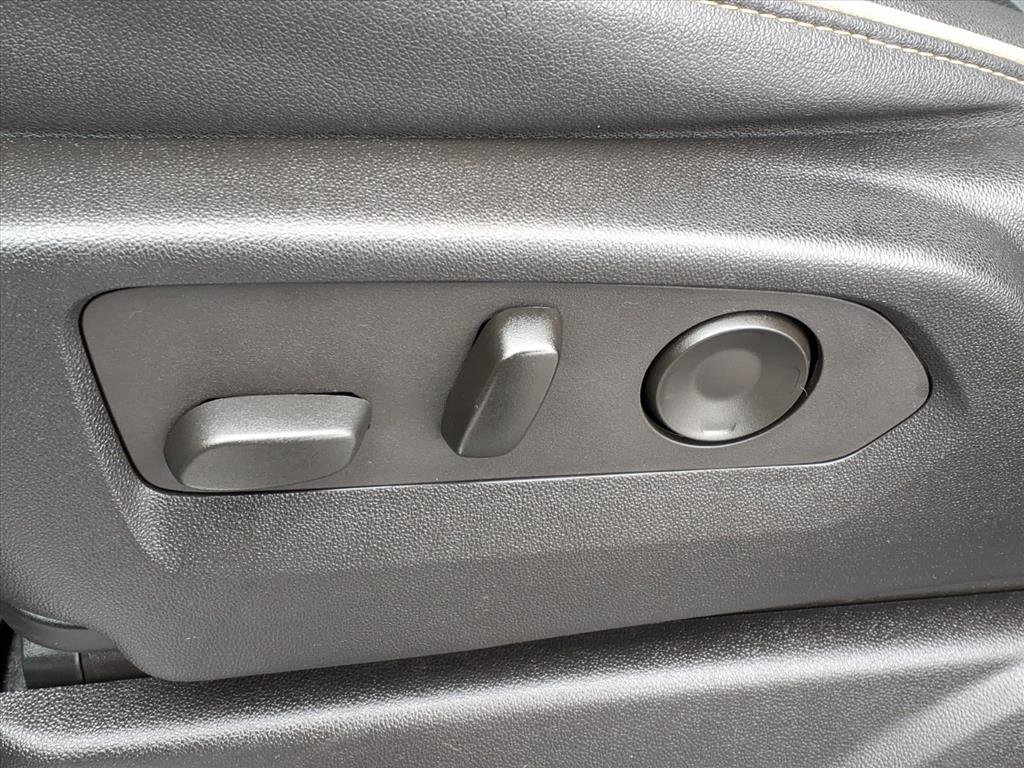 Used 2023 Chevrolet Suburban Premier image 7