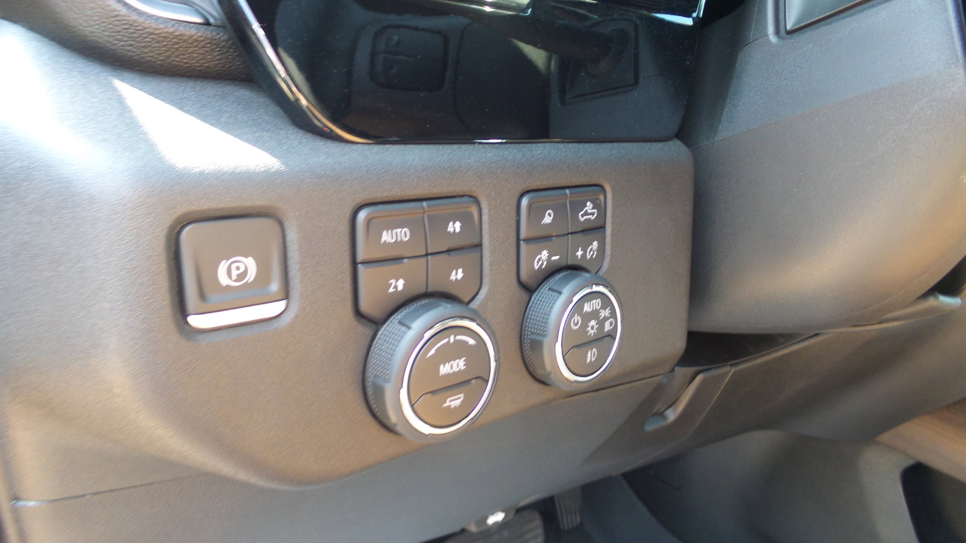 Used 2024 Chevrolet Silverado 2500 High Country image 11