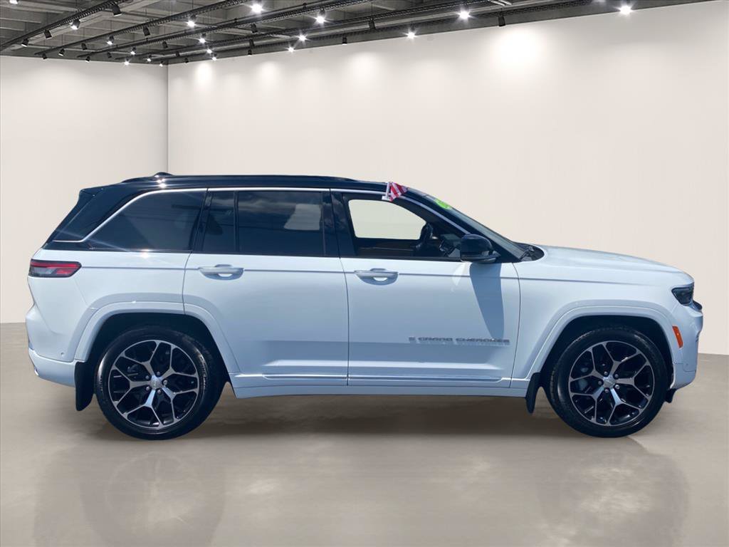 Used 2025 Jeep Grand Cherokee Summit AWD/4WD image 8