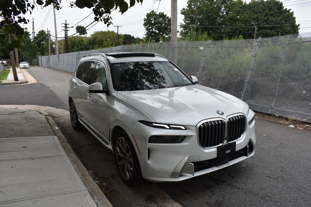 Used 2026 BMW X7 xDrive40i AWD/4WD image 4