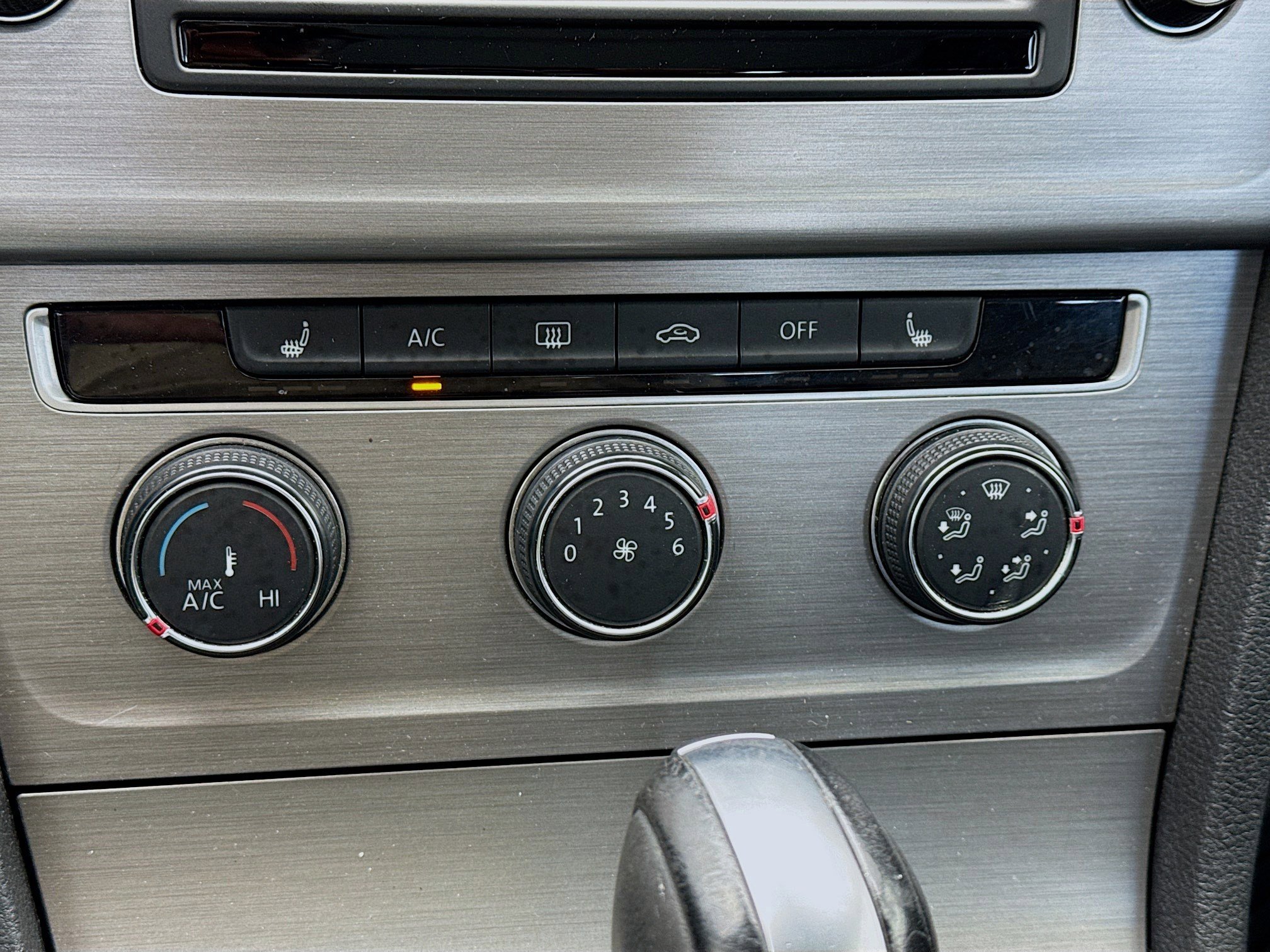 Used 2016 Volkswagen Golf Limited Edition image 12