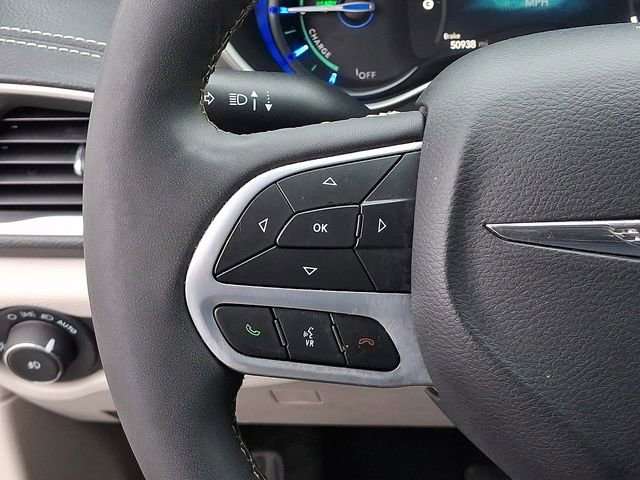 Used 2024 Chrysler Pacifica Select image 26