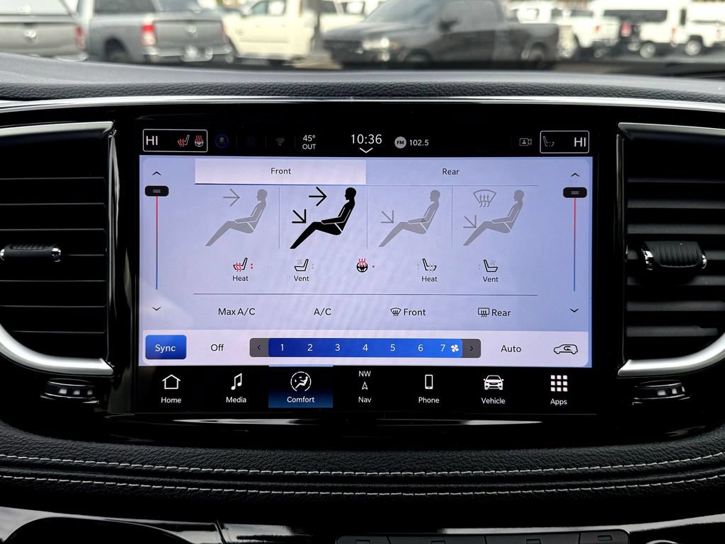 New 2026 Chrysler Pacifica Limited w/ Uconnect Theater Family Group FWD image 22
