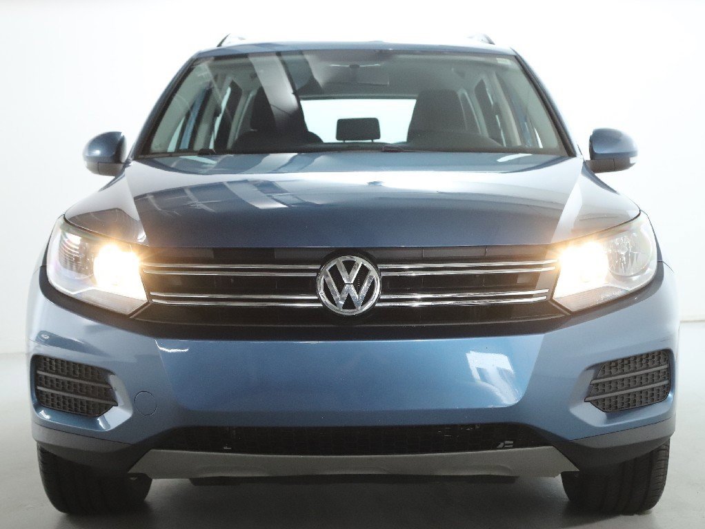 Used 2017 Volkswagen Tiguan Limited w/ Premium Package image 16