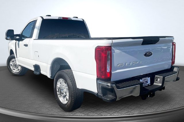 Used 2026 Ford F350 XLT RWD image 2