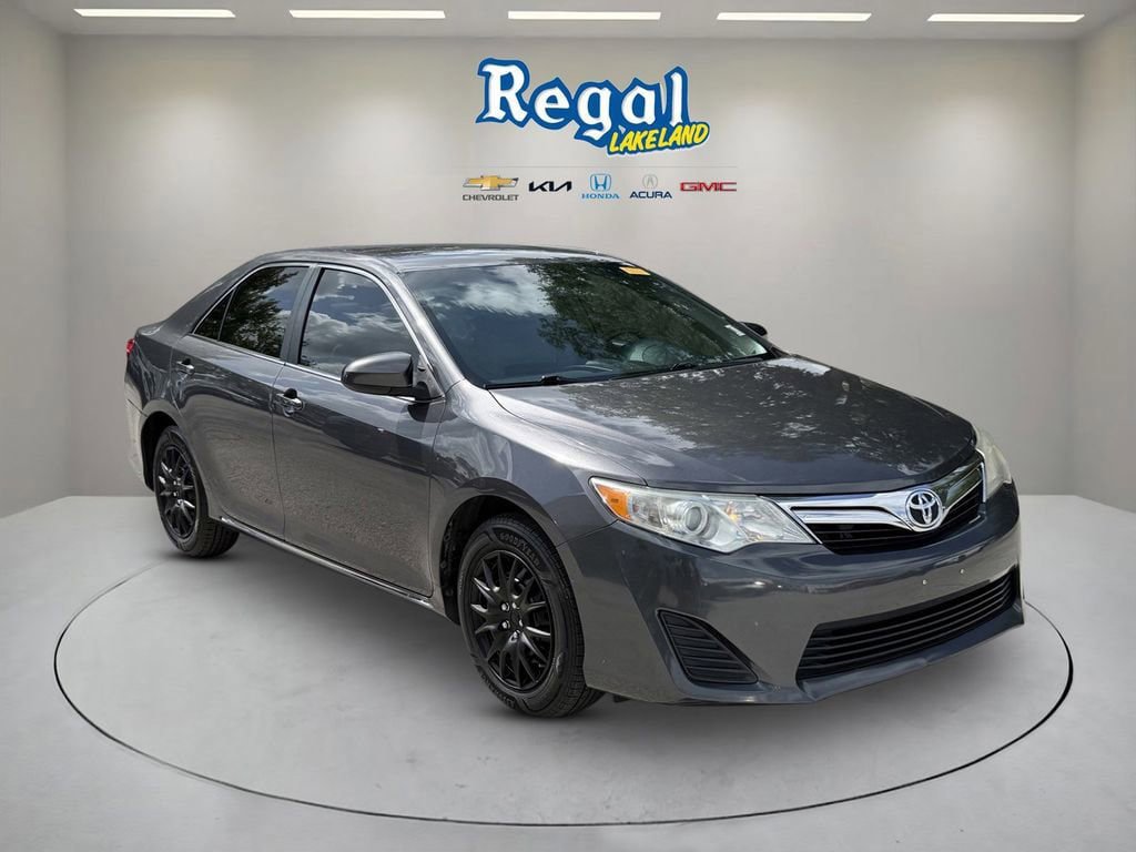 Used 2013 Toyota Camry LE image 1