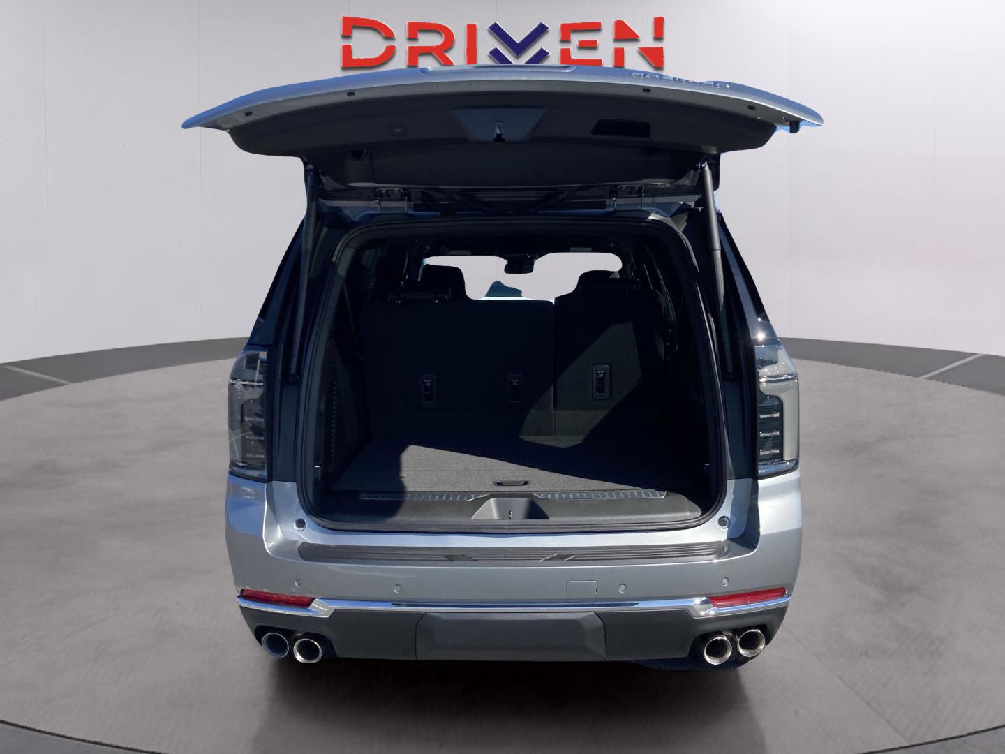 New 2026 Chevrolet Suburban Premier image 31