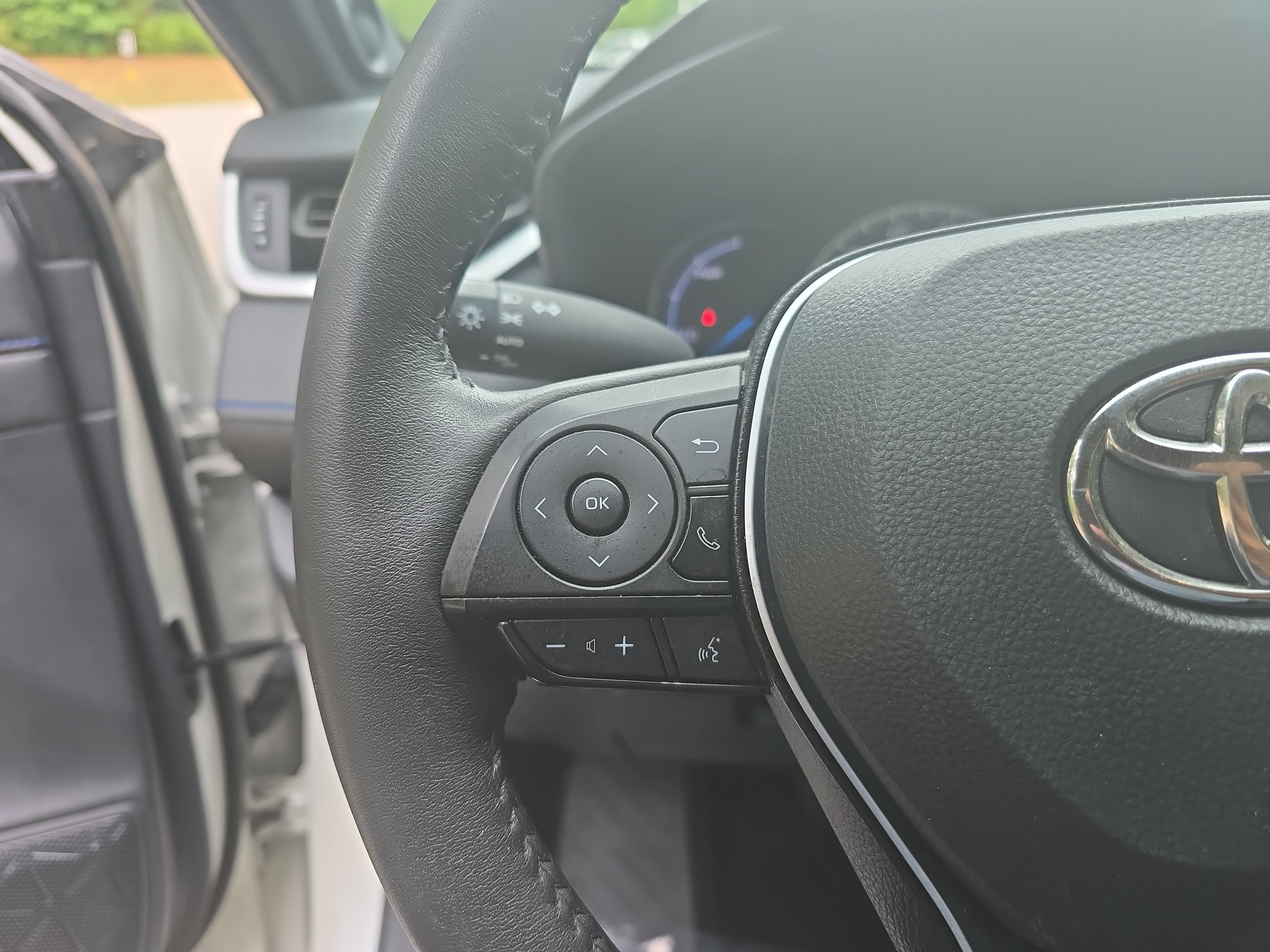 Used 2022 Toyota RAV4 XSE AWD/4WD image 16