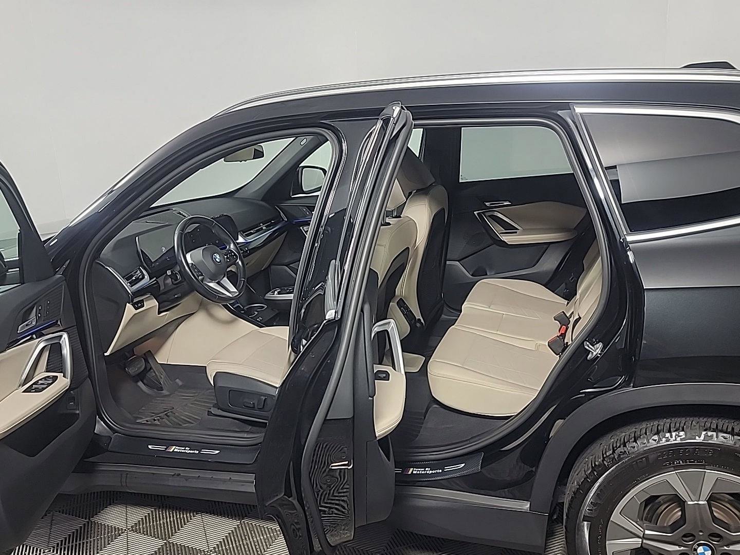 Used 2023 BMW X1 xDrive28i image 16