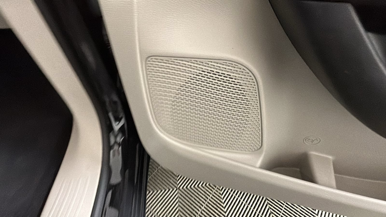 Used 2022 Chrysler Voyager LX FWD image 36