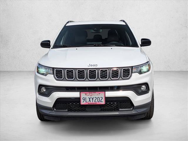 Used 2024 Jeep Compass Latitude AWD/4WD image 3