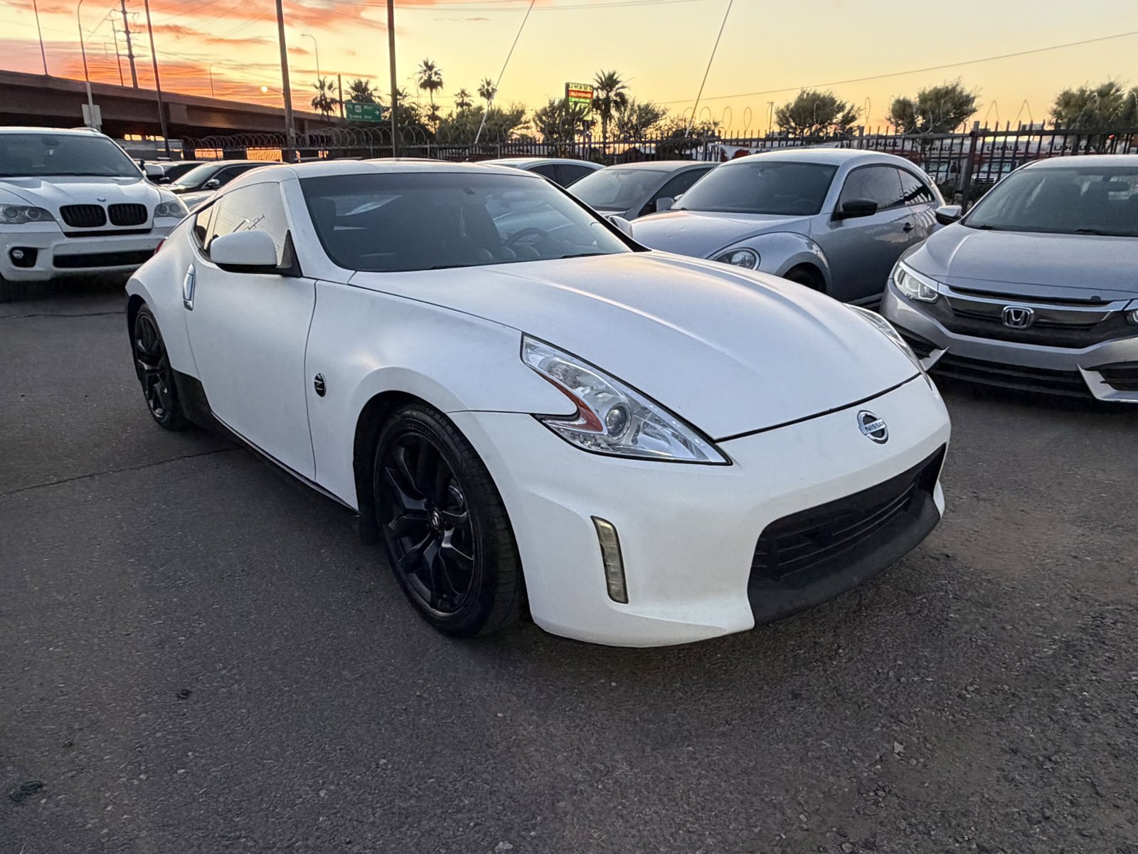 Used 2016 Nissan 370Z Coupe RWD image 3