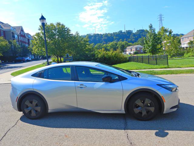 Used 2025 Toyota Prius LE FWD image 10