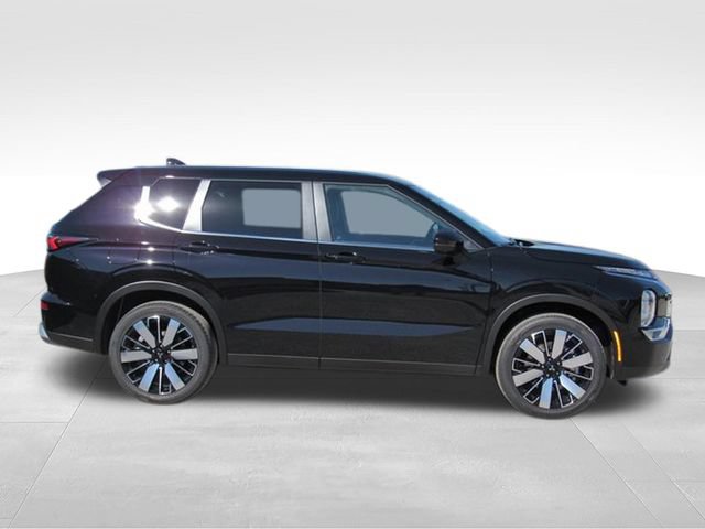 New 2026 Mitsubishi Outlander SE FWD image 2