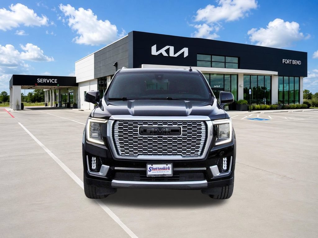 Used 2021 GMC Yukon XL Denali w/ LPO, Illumination Package AWD/4WD image 2
