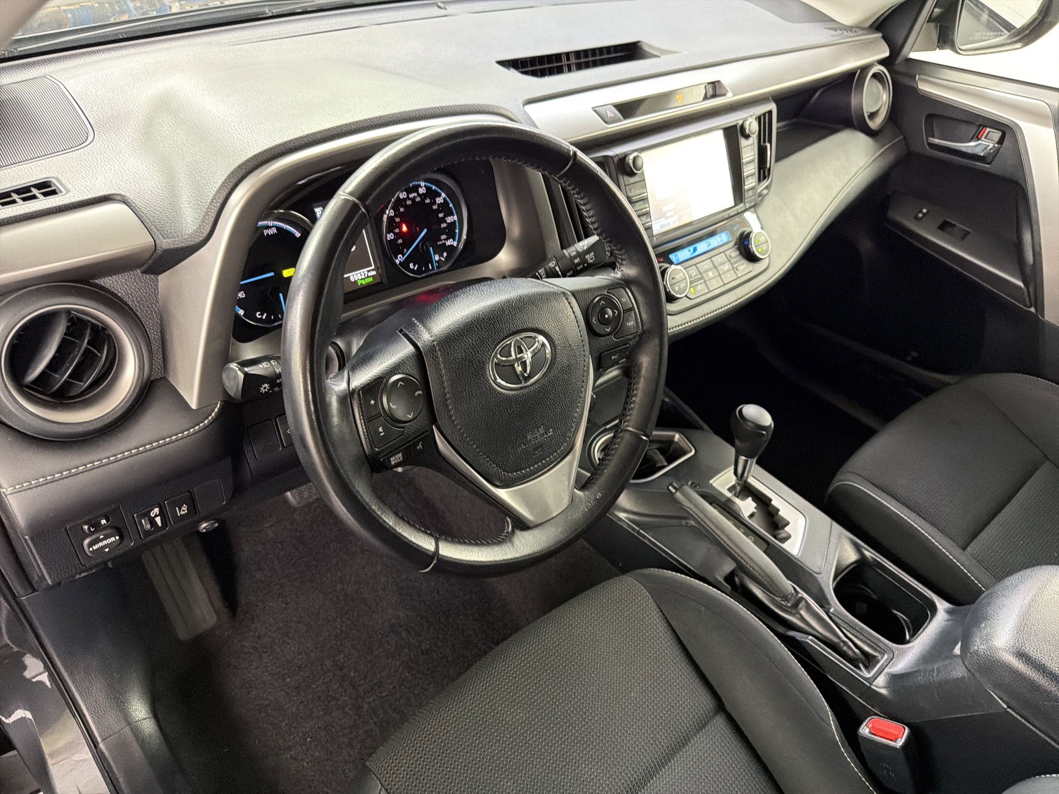 Used 2017 Toyota RAV4 XLE w/ Convenience Package AWD/4WD image 4