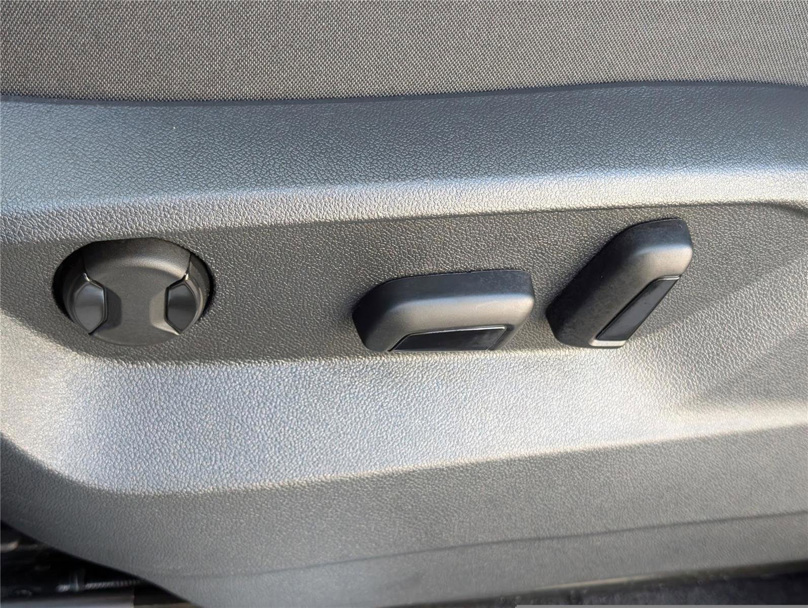 Used 2024 Volkswagen Atlas Peak Edition SE image 24