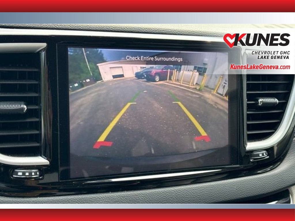 Used 2024 Chrysler Pacifica Touring-L FWD image 25
