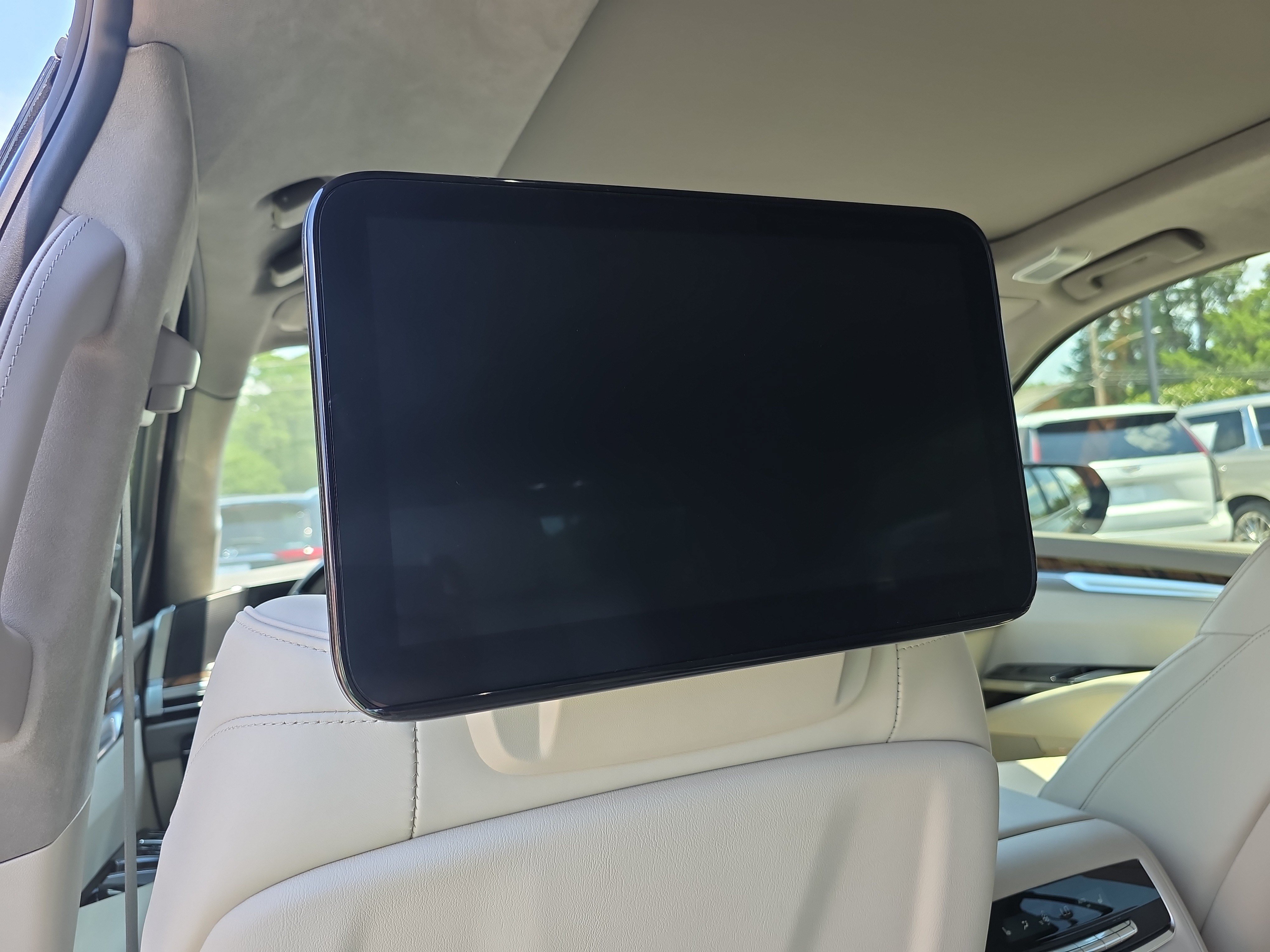 Used 2026 Cadillac Escalade Platinum Sport w/ LPO, Floor Liner Package AWD/4WD image 13