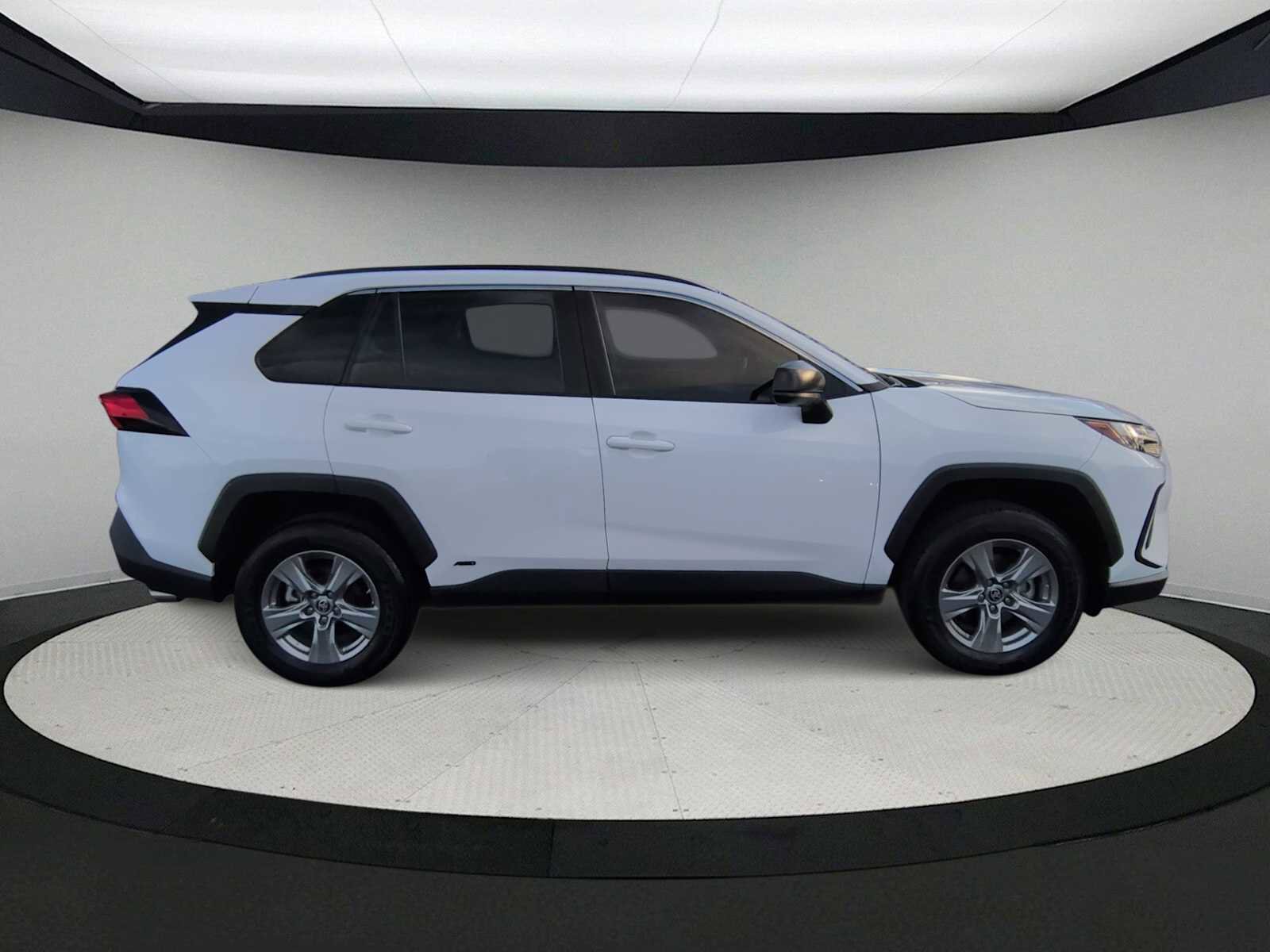 Used 2024 Toyota RAV4 LE image 9