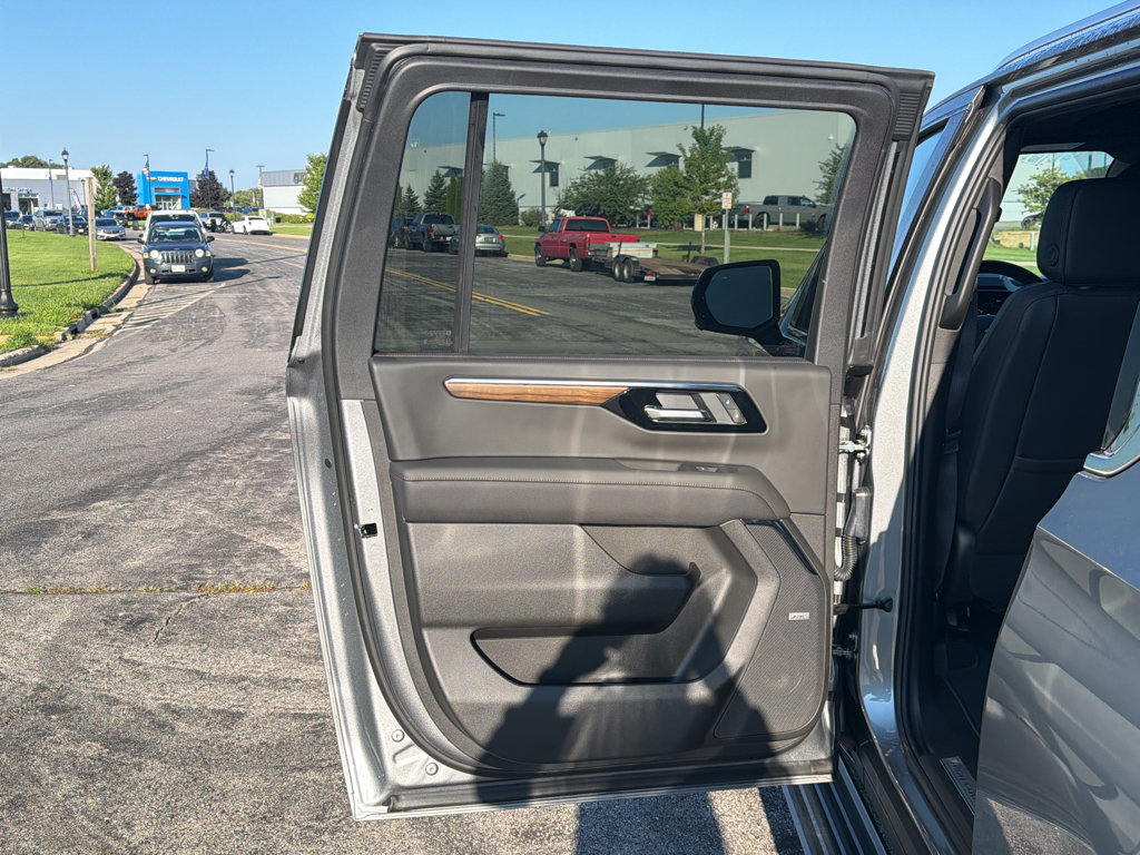 New 2026 Chevrolet Suburban High Country AWD/4WD image 35