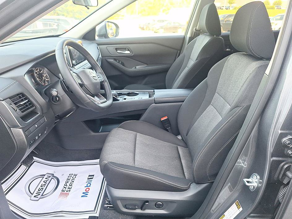 Certified 2026 Nissan Rogue SV FWD image 11
