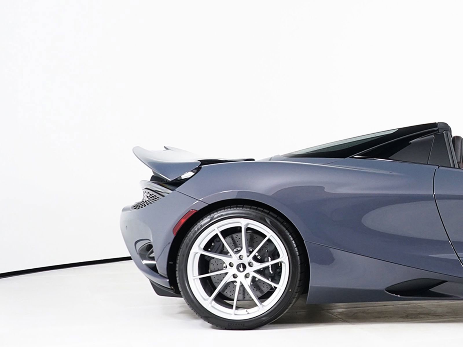 Used 2026 McLaren 750S Spider RWD image 15