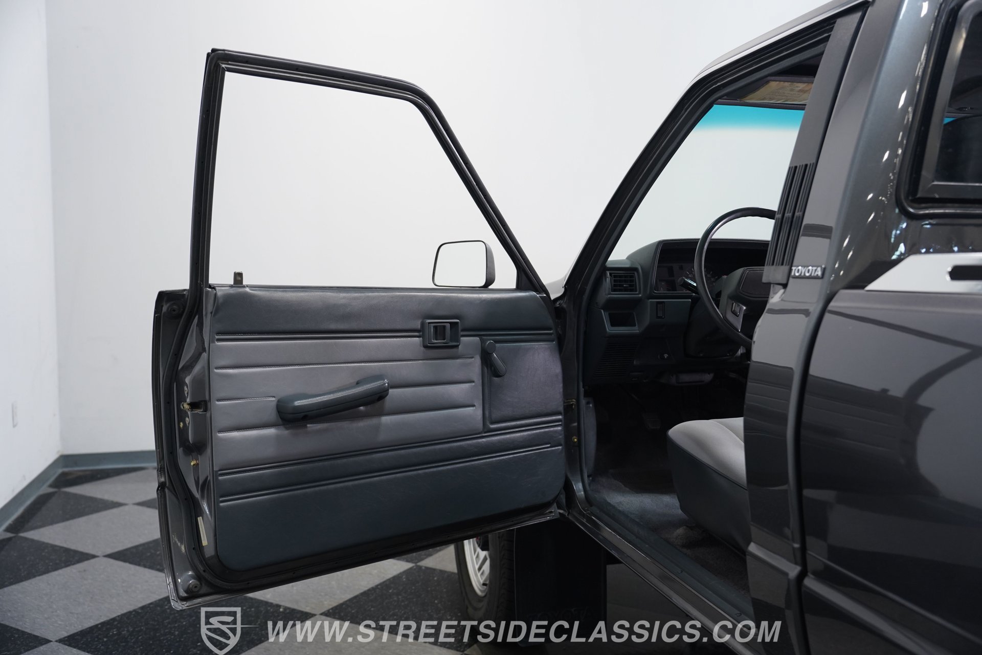 Used 1987 Toyota Pickup 4x4 Regular Cab image 37