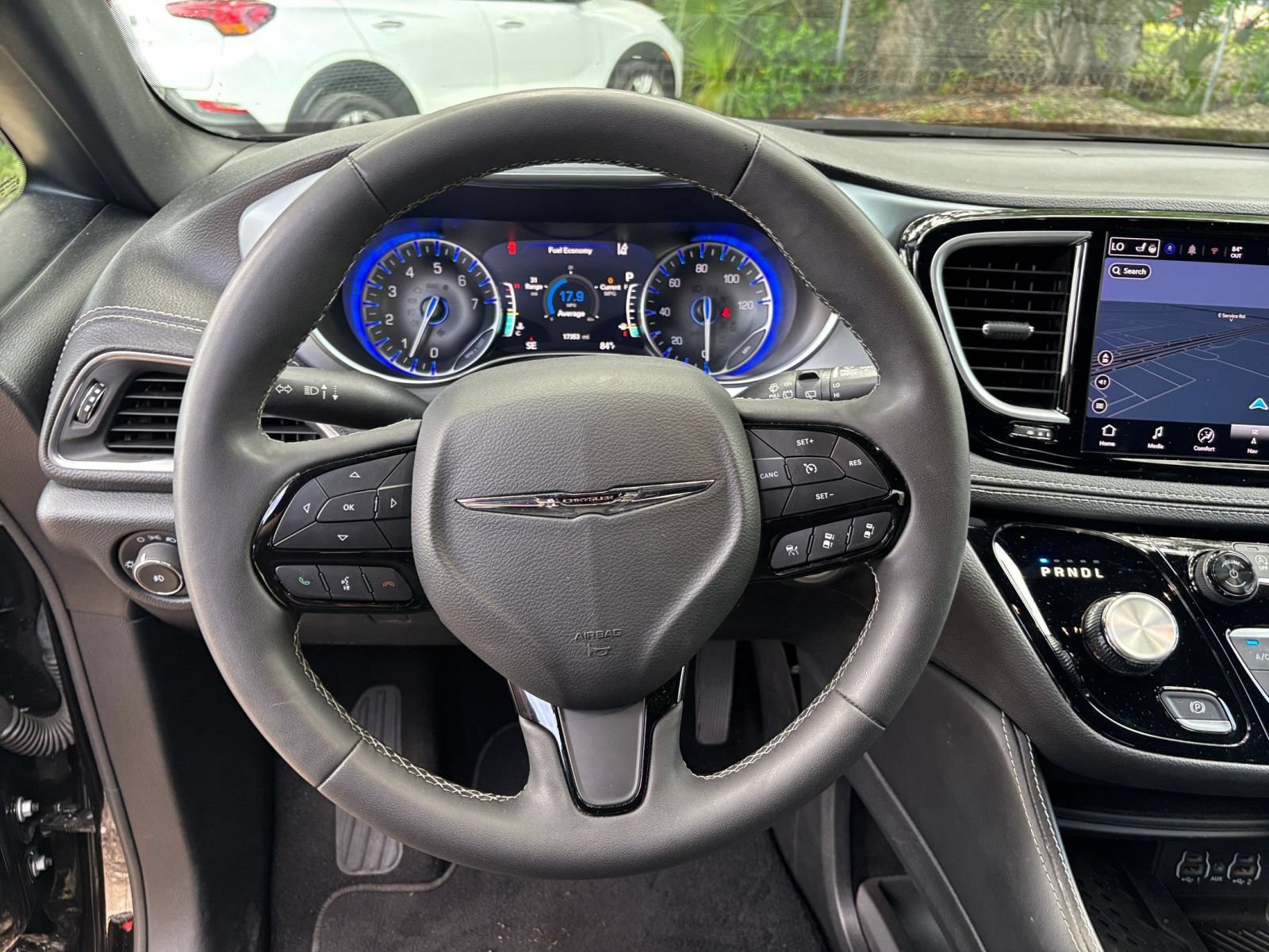 Used 2025 Chrysler Pacifica Limited FWD image 30